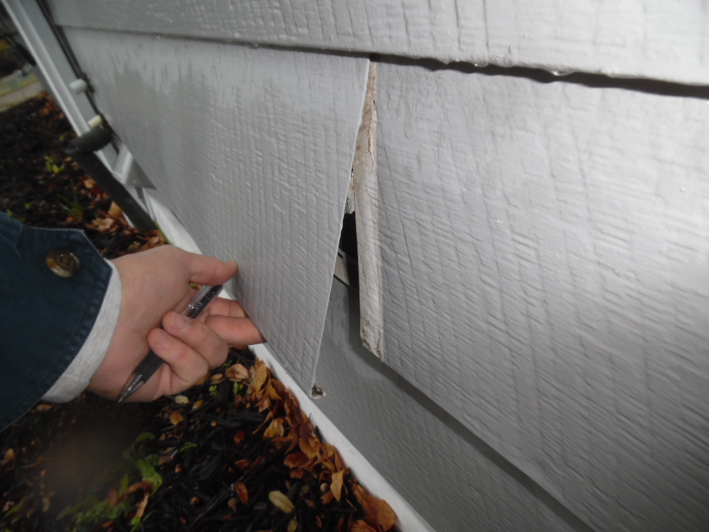 Wall cracks inspection -Siding loose